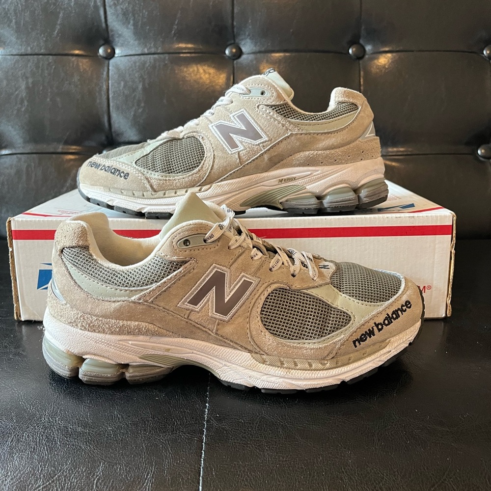INVINCIBLE x N. HOOLYWOOD x New Balance 2002R ‘Grey’‎